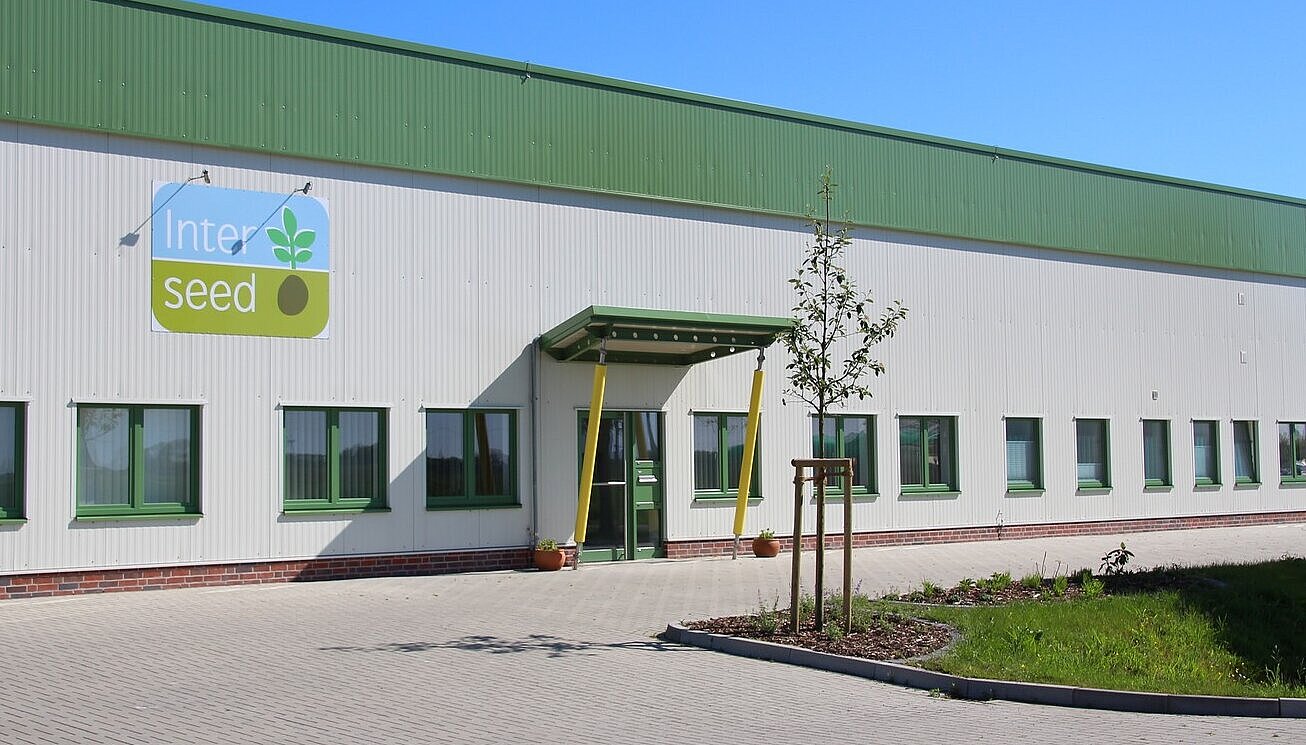 Eingang Firmengebäude der Interseed